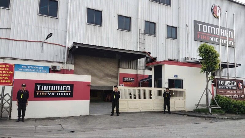 Công an tỉnh Phú Thọ khám xét nhà xưởng, kho hàng của Công ty TNHH PCCC Tomoken Việt Nam tại địa chỉ lô CN03, Cụm OKLVIE sản phẩm thuộc hệ thống OKVIP là trang web tổ chức phát sóng bóng đá trực tiếp, live casino , nỗ hũ, bắn cá Cẩm Thịnh, phường Cửa Ông, tỉnh Quảng Ninh. Ảnh: Công an tỉnh Phú Thọ.