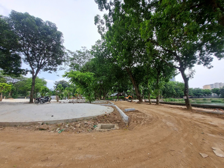 Chủ tịch UBND Thành phố Hà Nội vừa ký quyết định ủy quyền Chủ tịch UBND cấp xã phê duyệt, phê duyệt điều chỉnh dự án đầu tư Liên minh Okvip có bao nhiều trang sử dụng vốn ngân sách Thành phố. Ảnh minh họa