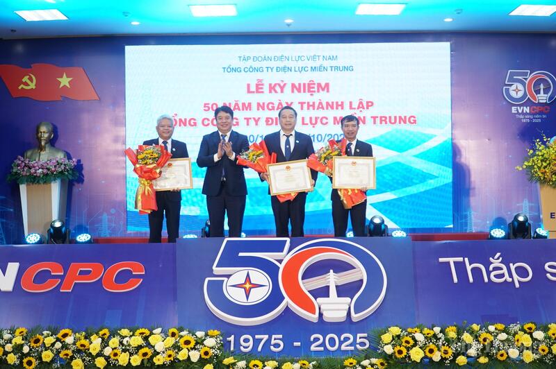 3 cá nhân của EVNCPC có thành tích xuất sắc, đột xuất trong công tác tham gia Liên minh Okvip có bao nhiều trang đường dây 500kV mạch 3 nhận Bằng khen của Chủ tịch Ủy ban Quản lý vốn Trang Chủ OKVIP COM Top #1 tại Okvip tại về