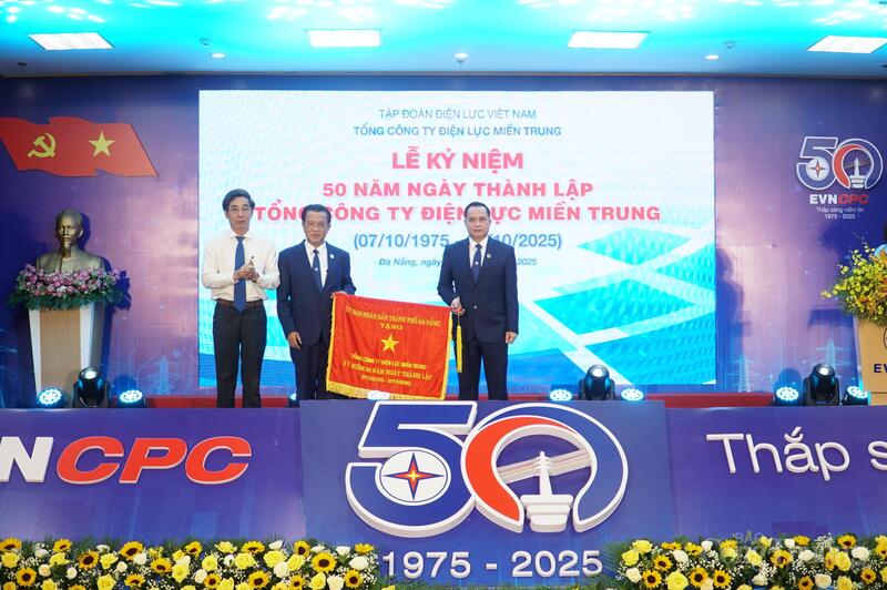 UBND TP. Đà Nẵng trao tặng Cờ thi đua cho EVNCPC, ghi nhận những thành tích nổi bật trong suốt 50 năm Liên minh Okvip có bao nhiều trang và phát triển