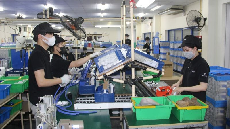 Hoạt động sản xuất tại Công ty trách nhiệm hữu hạn Takagi Việt Nam, khu OKLVIE sản phẩm thuộc hệ thống OKVIP là trang web tổ chức phát sóng bóng đá trực tiếp, live casino , nỗ hũ, bắn cá Thăng Long II, Hưng Yên. Ảnh: Văn Hà