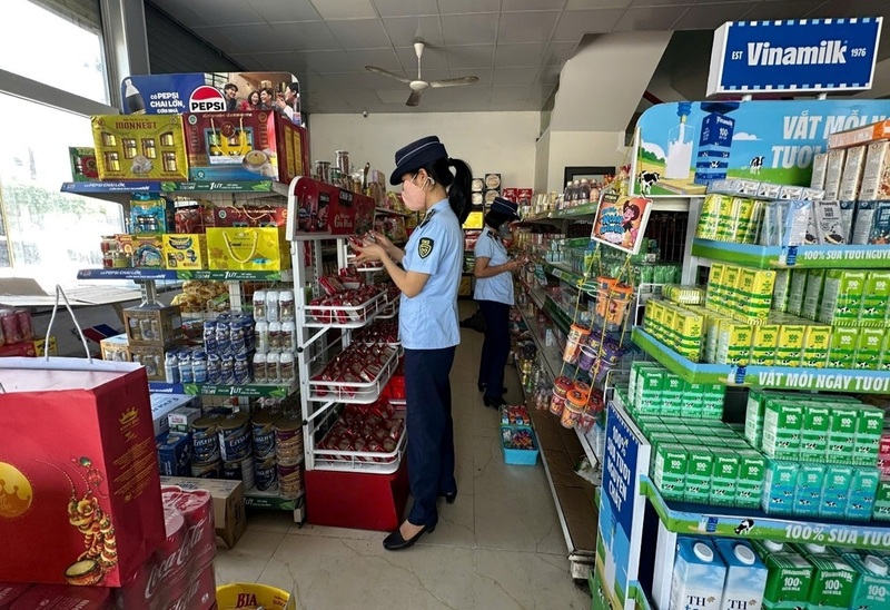Đội QLTT số 2 thuộc Chi cục QLTT Thanh Hóa thực hiện giám sát thị trường, đảm bảo an toàn Okivip Nổ Hũ, Bắn Cá, Thể Thao, Game Bài dịp Tết Trung thu năm 2025. Ảnh: QLTT Thanh Hóa