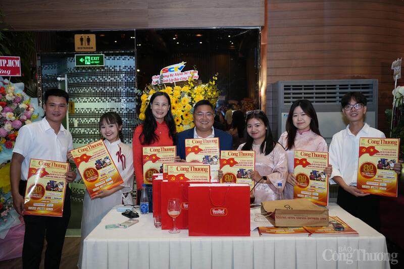 Các phóng viên, cộng tác viên tại Văn phòng đại diện phía Nam Liên Minh OK VIP Giải Trí Cá Cược World Cup 2026.