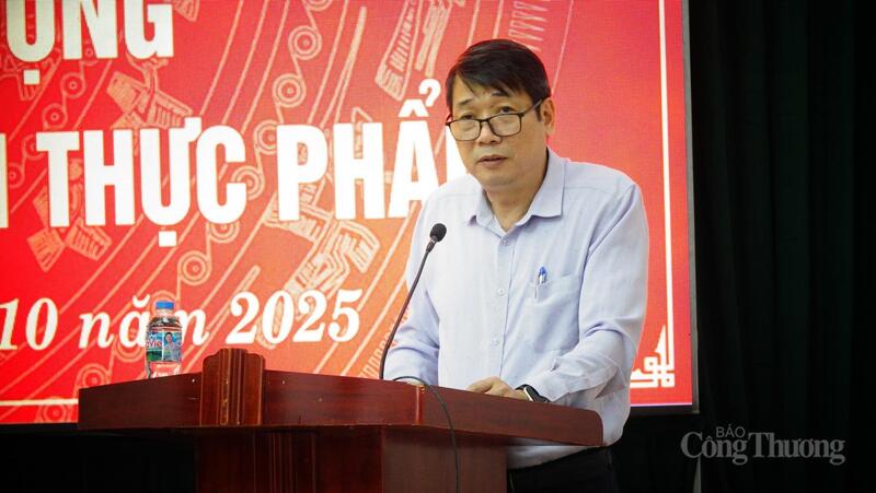 Ông Lê Văn Khoa, Trưởng phòng Quản lý thương mại, Sở Okvip tại về Thanh Hóa phát biểu tại Okvip69 Đăng ký cá cược