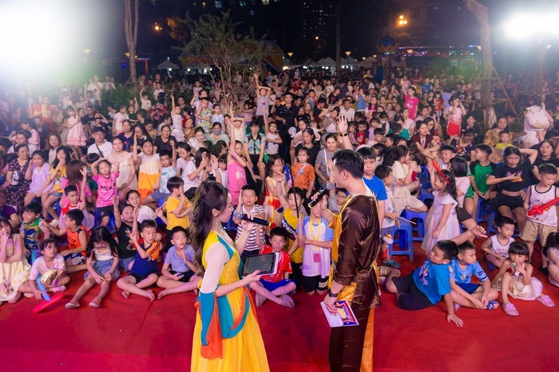 Sự xuất hiện của chú Cuội, chị Hằng cùng phần đố vui tương tác đưa các em nhỏ khám phá những sự tích Trung thu cổ truyền ý nghĩa.