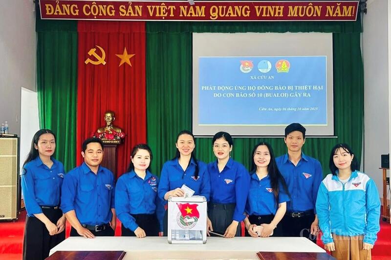 Đoàn viên thanh niên xã Cửu An phát động ủng hộ đồng bào vùng lũ.