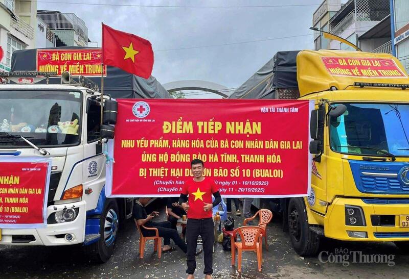 Điểm tiếp nhận nhu yếu phẩm, hàng hóa ủng hộ người dân các tỉnh Hà Tĩnh, Thanh Hóa khắc phục khó khăn, ổn định cuộc sống sau bão số 10 (Bualoi).