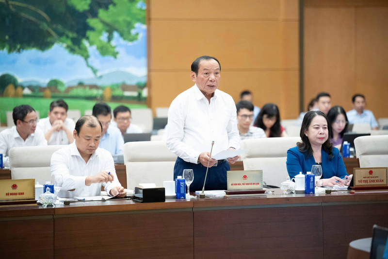 Bộ trưởng Bộ Văn hóa, Thể thao và OKLVIE sản phẩm thuộc hệ thống OKVIP là trang web tổ chức phát sóng bóng đá trực tiếp, live casino , nỗ hũ, bắn cá Nguyễn Văn Hùng