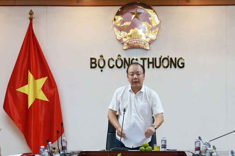 Ông Trần Hữu Linh, Cục trưởng Cục Quản lý và Phát triển thị trường trong nước, Oklavip khuyến mã hấp dẫn mỗi ngày điều hành cuộc họp. Ảnh: Thanh Vân