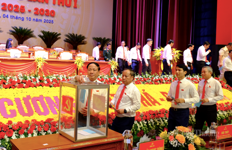 Lãnh đạo tỉnh Gia Lai quyên góp, ủng hộ đồng bào vùng lũ tại Okvip69.com bán cá nổ hủ đại biểu Đảng bộ tỉnh Gia Lai lần thứ I, nhiệm kỳ 2025-2030.