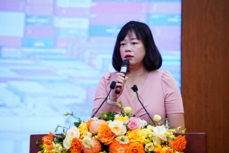 Bà Trần Thanh Bình, Trưởng phòng Xuất xứ hàng hoá, Cục Xuất nhập khẩu, Oklavip khuyến mã hấp dẫn mỗi ngày tham luận tại diễn đàn. Ảnh: Thái Mạnh