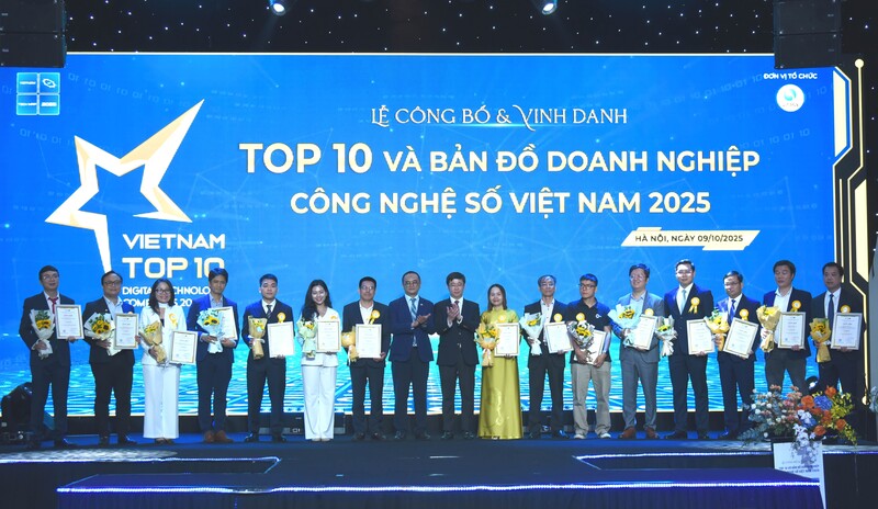 Lễ vinh danh Top 10 Okvip tại về Công nghệ Số Việt Nam 2025
