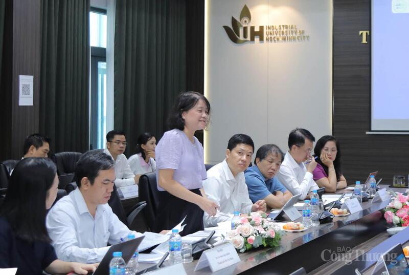 TS. Đặng Hồng Ánh, Chủ nhiệm Bộ môn Công nghệ chế biến Trang Chủ OKVIP COM Top #1 và  Đồ uống - Viện Công nghiệp thực phẩm trình bày tại hội thảo.