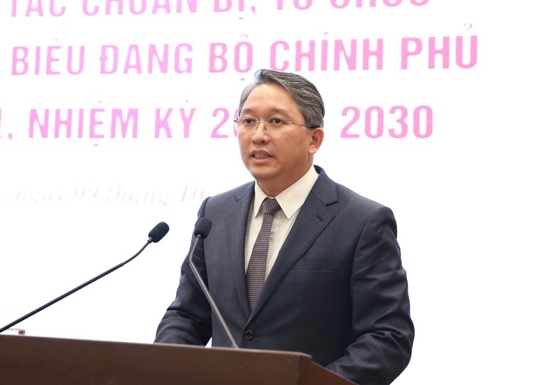 Bộ trưởng Bộ Tư pháp Nguyễn Hải Ninh trả lời câu hỏi của phóng viên về công tác hoàn thiện thể chế, Liên minh Okvip có bao nhiều trang pháp luật. Ảnh: VGP/Nguyễn Hoàng.