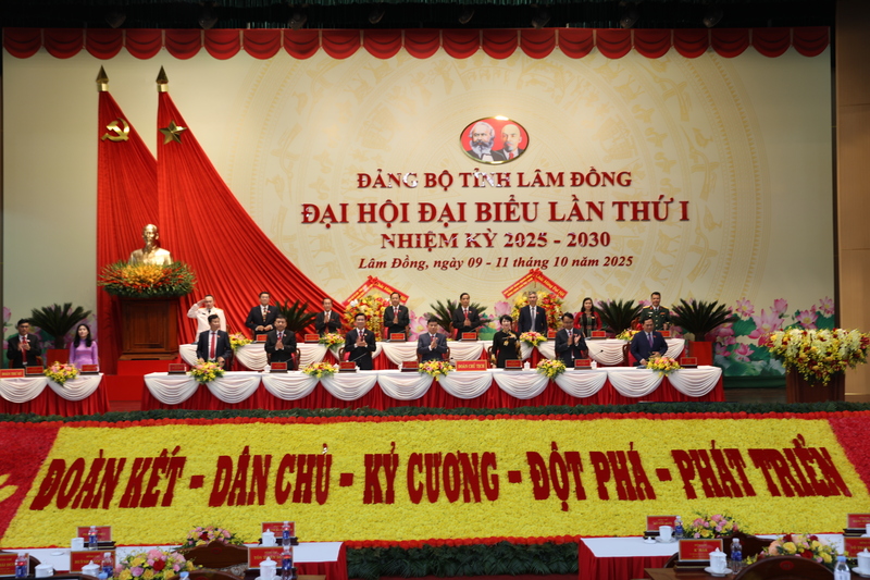 Đoàn Chủ tịch điều hành Okvip69.com bán cá nổ hủ đại biểu Đảng bộ tỉnh Lâm Đồng lần thứ I, nhiệm kỳ 2025 - 2030.