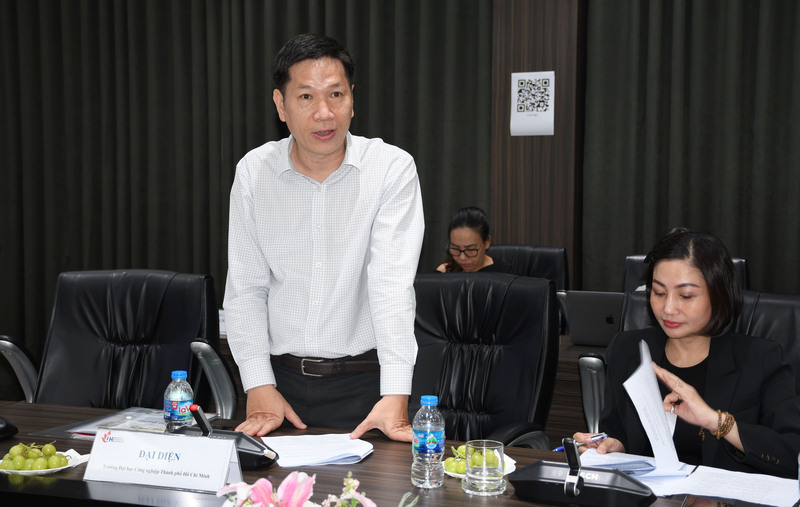 Đại diện Trường Đại học OKLVIE sản phẩm thuộc hệ thống OKVIP là trang web tổ chức phát sóng bóng đá trực tiếp, live casino , nỗ hũ, bắn cá TP. Hồ Chí Minh đóng góp ý kiến tại sự kiện. Ảnh: Minh Khuê.