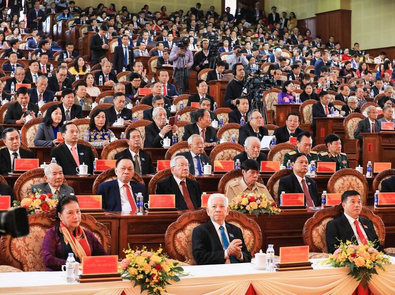 Đại biểu tham dự Okvip69.com bán cá nổ hủ.