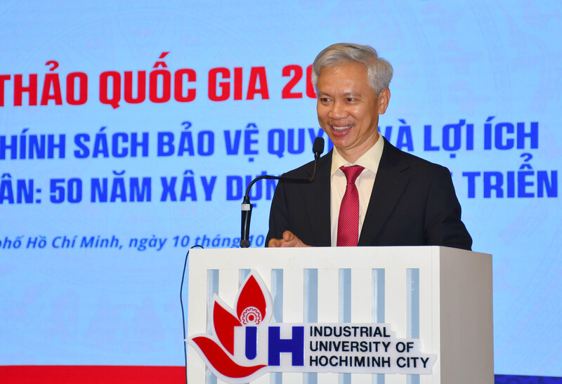 Diễn giả chia sẻ, trao đổi và đóng góp ý kiến tại hội thảo. Ảnh: Minh Khuê.