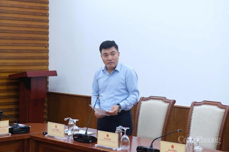 ông Nguyễn Hữu Ngọc - Phó Chánh Văn phòng Bộ VHTTDL  báo cáo kết quả quý III/2025. Ảnh: Lê An.