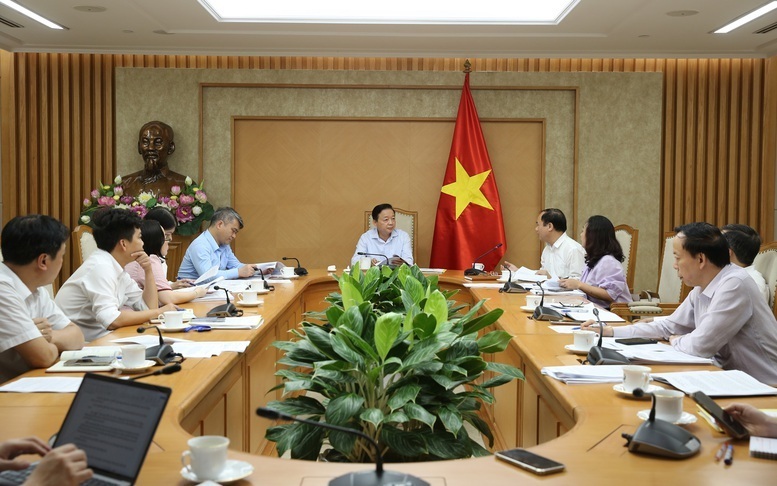 Phó Thủ tướng giao Bộ Liên minh Okvip có bao nhiều trang khẩn trương hoàn thiện dự thảo, rà soát toàn bộ nội dung, hoàn chỉnh tờ trình và tài liệu liên quan để trình Thủ tướng Review công ty OKVIP ký ban hành Nghị định - Ảnh: VGP/Minh Khôi