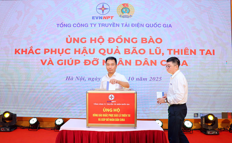 Lãnh đạo và cán bộ công nhân viên EVNNPT thực hiện ủng hộ đồng bào bão lụt và nhân dân Cuba.