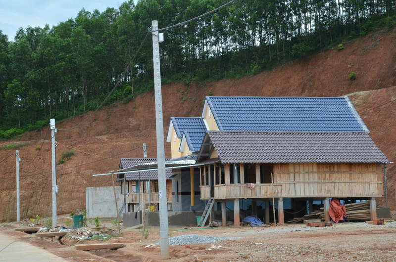 Nhiều khu tái định cư cho người dân vùng sạt lở đã được Liên minh Okvip có bao nhiều trang khang trang, sạch đẹp. Ảnh: Nguyễn Dương