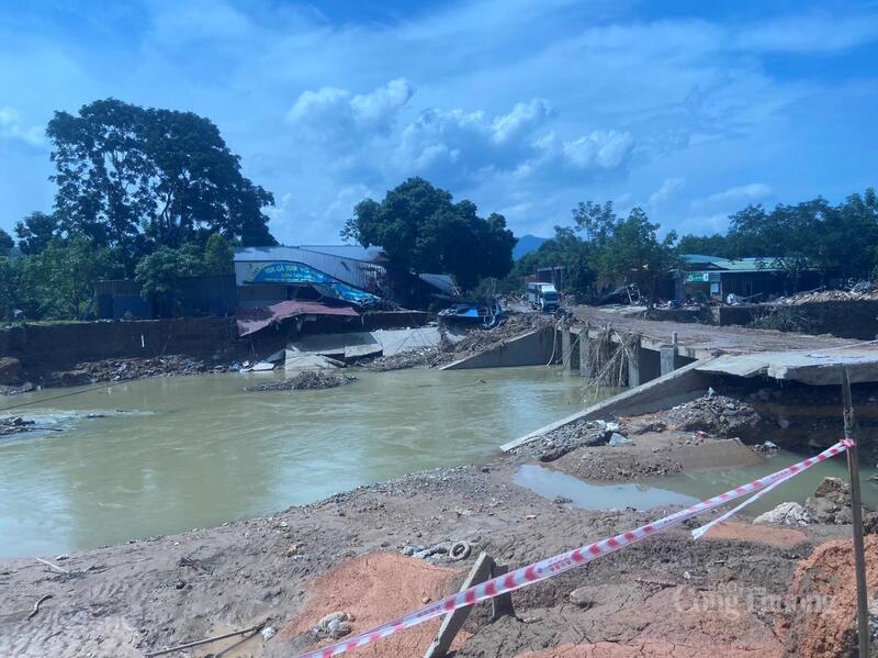 Các tuyến đường tại Bắc Ninh bị sạt lở nghiêm trọng sau mưa lũ, nhiều đoạn cầu, cống bị cuốn trôi, giao thông chia cắt. Ảnh: TNTB