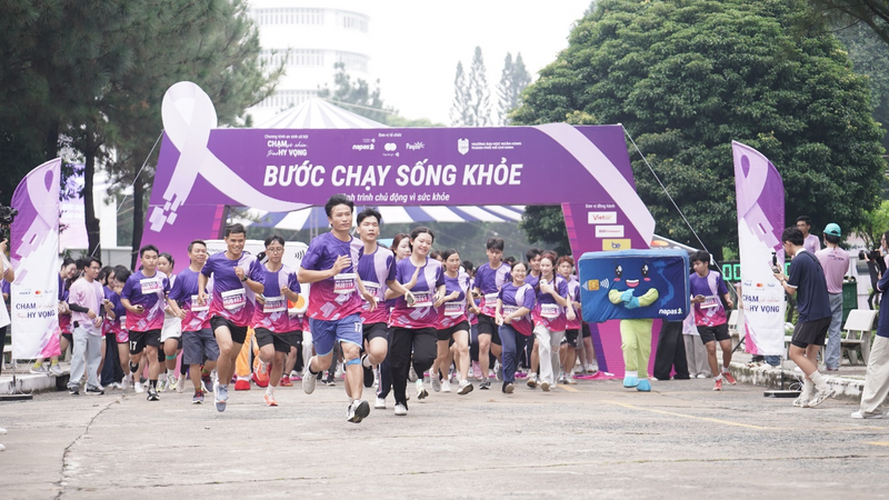 Sinh viên Đại học Ngân hàng tham gia chương trình, bước chạy sống khỏe