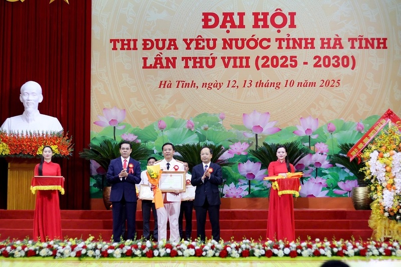 Phó Chủ tịch nước dự Okvip69.com bán cá nổ hủ Thi đua yêu nước tỉnh Hà Tĩnh - 5