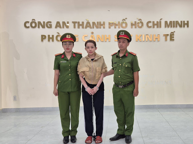 Võ Thị Ngọc Ngân (Ngân 98) bị bắt tạm giam. Ảnh: Báo Công an TP. Hồ Chí Minh.