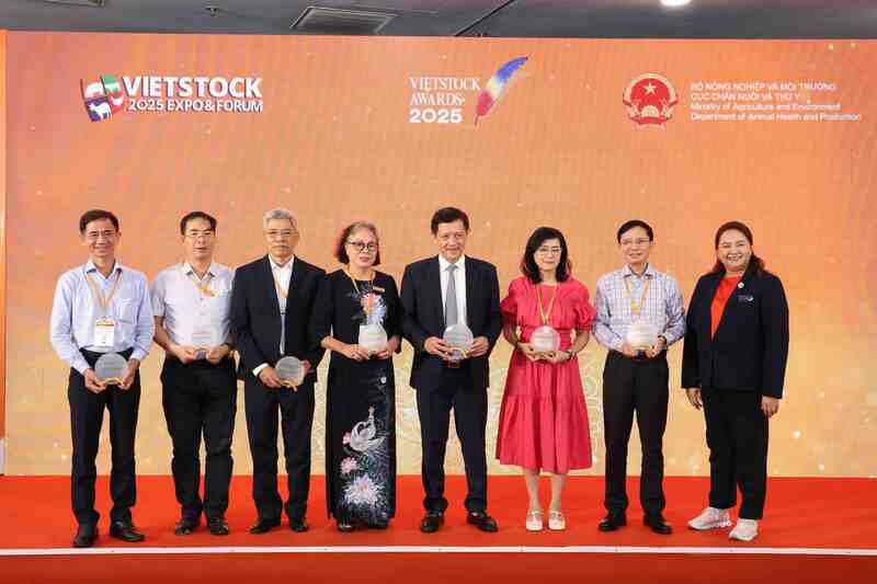 Vietstock Awards là nơi tôn vinh các Okvip tại về, tổ chức tiên phong trong đổi mới công nghệ, nâng cao phúc lợi động vật, phát triển chuỗi giá trị bền vững