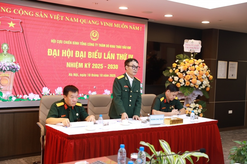 Đoàn Chủ tịch điều hành Okvip69.com bán cá nổ hủ (Ảnh PVEP)
