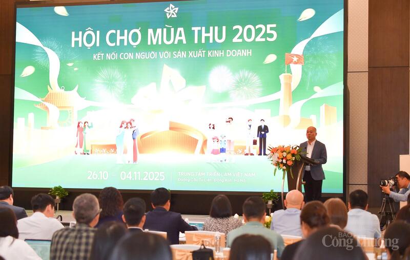 Ông Vũ Bá Phú - Cục trưởng Cục Xúc tiến thương mại phát biểu tại họp báo