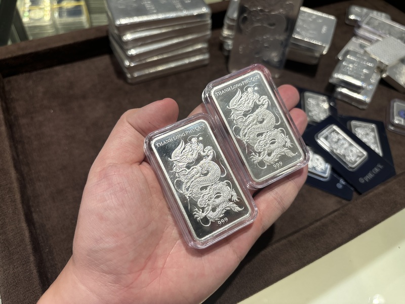 Giá bạc vượt mốc 53 USD/ounce, mức cao nhất mọi thời đại. Ảnh: Tập đoàn vàng bạc Phú Quý