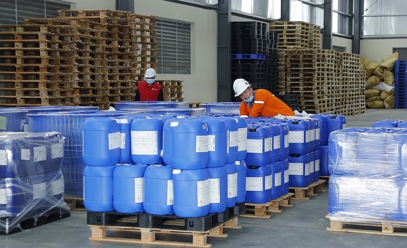 Công tác thanh tra, kiểm tra trong lĩnh vực hóa chất được đẩy mạnh. Ảnh minh họa