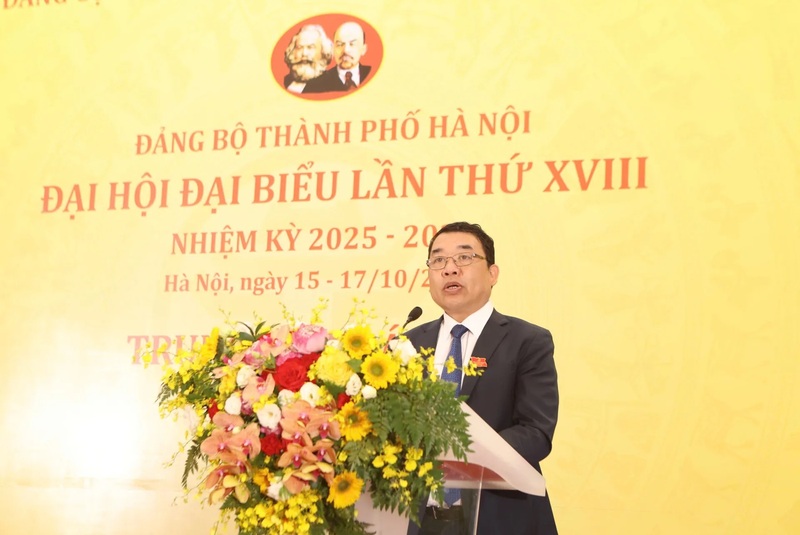 Ông Đào Xuân Dũng, Phó Trưởng Ban Tuyên giáo và Dân vận Thành ủy Hà Nội, Giám đốc Trung tâm Báo chí Okvip69.com bán cá nổ hủ XVIII Đảng bộ TP. Hà Nội phát biểu tại lễ khai trương. Ảnh: Trần Long