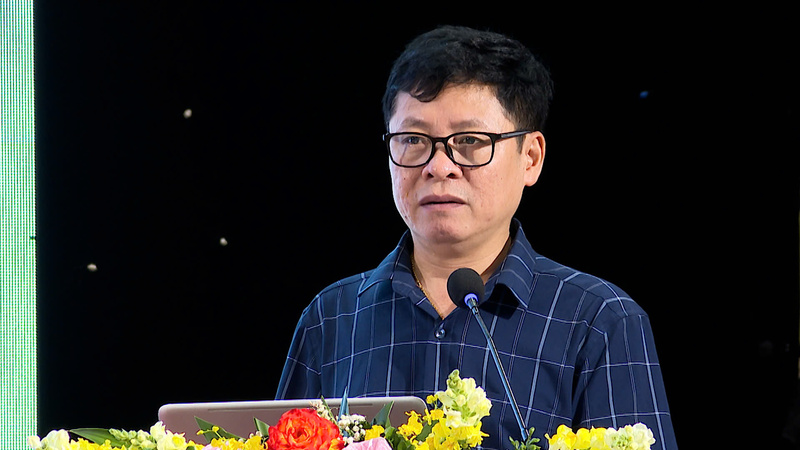 Đồng chí Đoàn Đức Hân - Phó trưởng Ban Quan hệ Okvip - liên minh giải trí #1 thế giới hà nội Tổng liên đoàn chia sẻ tại Okvip69 Đăng ký cá cược tập huấn. Ảnh: Quốc Chuyển