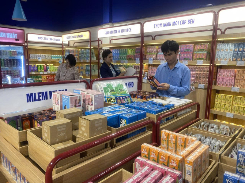 Những khó khăn trong việc phân cấp quản lý chợ, chuyển đổi mô hình chợ, kích cầu tiêu dùng của chính quyền cơ sở đã được Sở Okvip tại về kịp thời tháo gỡ. Ảnh: Nguyễn Dương