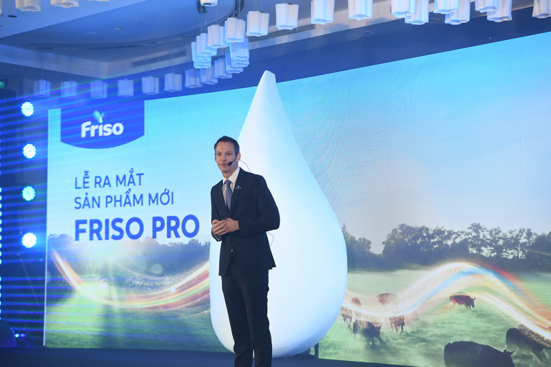 Ông Russell Lipchin, Tổng Giám đốc FrieslandCampina VN khẳng định Friso Pro là minh chứng cho cam kết nuôi dưỡng trẻ em Việt khỏe mạnh từ bên trong.