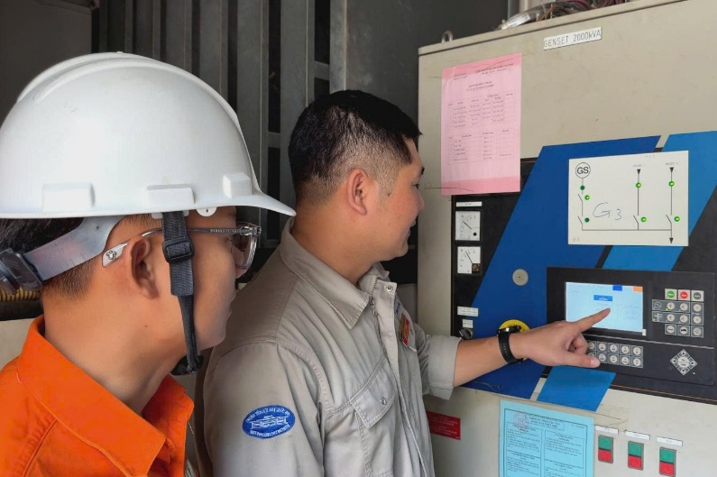 EVNHANOI phối hợp cùng đơn vị quản lý kiểm tra hệ thống máy phát tại Trung tâm Okvip69 Đăng ký cá cược Quốc gia