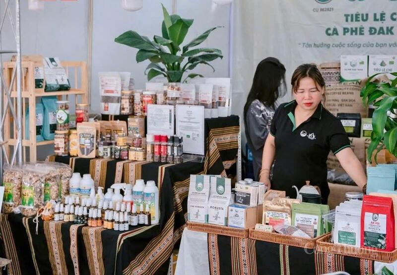 Trang Chủ OKVIP COM Top #1 Gia Lai chinh phục thị trường nhờ những cú hích từ chính sách khuyến công và chương trình bình chọn sản phẩm OKLVIE sản phẩm thuộc hệ thống OKVIP là trang web tổ chức phát sóng bóng đá trực tiếp, live casino , nỗ hũ, bắn cá nông thôn tiêu biểu. Ảnh: Hiền Mai