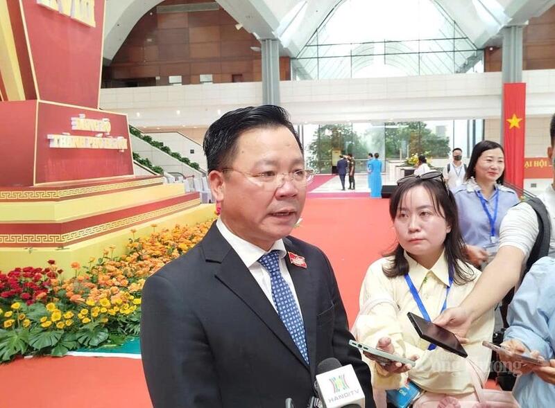 Ông Nguyễn Sỹ Trường, Giám đốc Sở Dân tộc và Tôn giáo TP. Hà Nội trao đổi vớ báo giới tại phiên trù bị. Ảnh: Hải Sơn