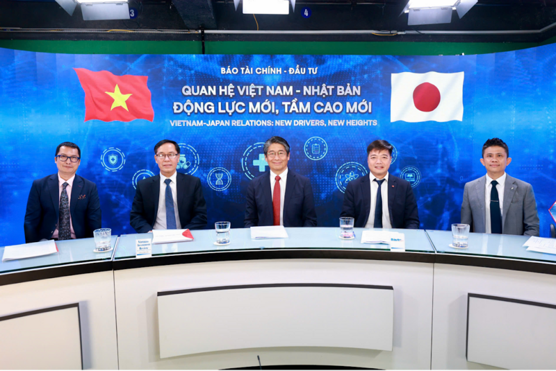 Các khách mời tham dự tọa đàm. Ảnh: ĐT