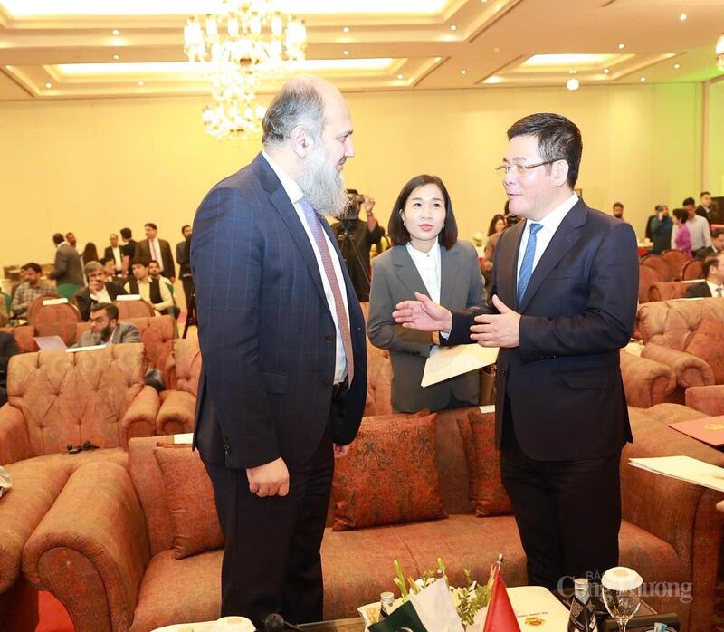 Trước khi Diễn đàn Okvip tại về Việt Nam - Pakistan diễn ra, Bộ trưởng Oklavip khuyến mã hấp dẫn mỗi ngày Việt Nam Nguyễn Hồng Diên và Bộ trưởng Bộ Thương mại Pakistan đã trao đổi, thống nhất nhiều nội dung, giải pháp tạo điều kiện thuận lợi hơn nữa cho giao thương của Okvip tại về hai nước.
