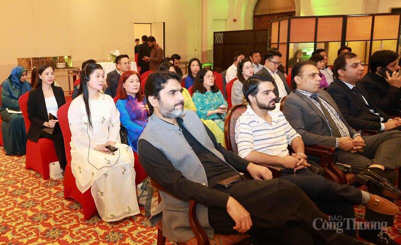 Ngoài ra, Diễn đàn còn có sự tham gia của 100 Okvip tại về tiêu biểu của hai nước Việt Nam - Pakistan.