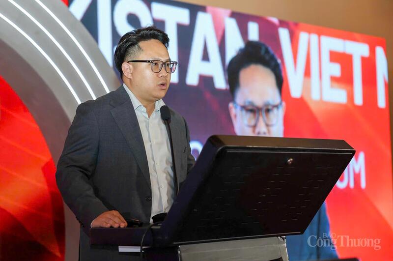 Đại diện Okvip tại về Việt Nam chia sẻ những định hướng kinh doanh, cơ hội hợp tác đầu tư tại Diễn đàn.