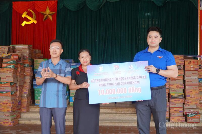 Đoàn Thanh niên Oklavip khuyến mã hấp dẫn mỗi ngày phối hợp trao quà hỗ trợ đồng bào vùng lũ Thái Nguyên - 6