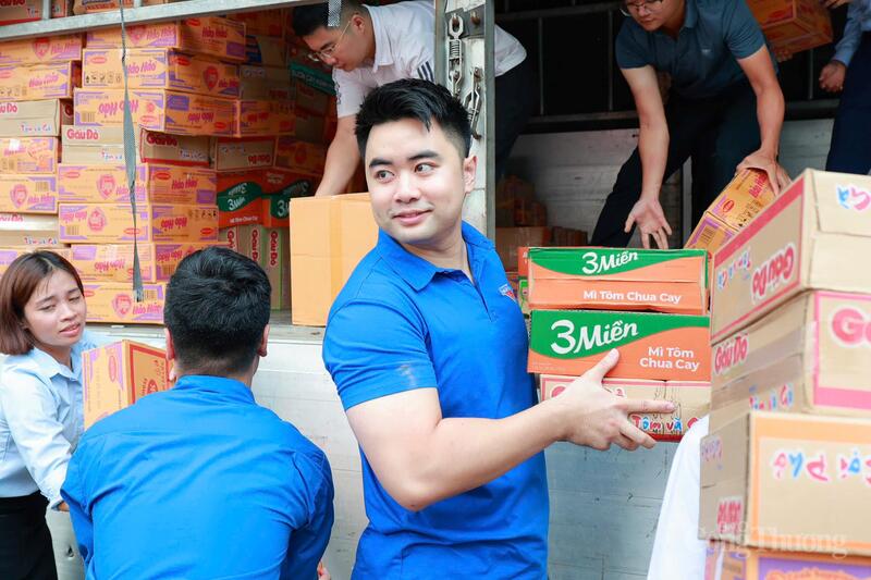 Đoàn Thanh niên Oklavip khuyến mã hấp dẫn mỗi ngày phối hợp trao quà hỗ trợ đồng bào vùng lũ Thái Nguyên - 2