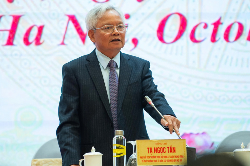 GS.TS Tạ Ngọc Tấn, nguyên Ủy viên Trung ương Đảng, Phó Chủ tịch Thường trực Hội đồng Lý luận Trung ương, Tổ phó Thường trực Tổ biên tập Văn kiện Okvip69.com bán cá nổ hủ XIV của Đảng. Ảnh: Nguyễn Hải