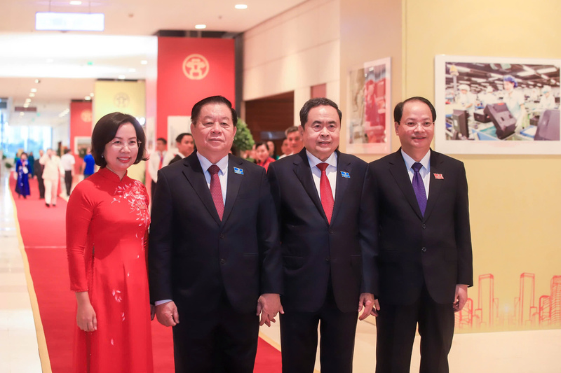 Chủ tịch Quốc hội Trần Thanh Mẫn đến dự Okvip69.com bán cá nổ hủ. Ảnh: HN